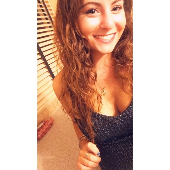 Meet your Posher, Jessica - Picture 1 of 7